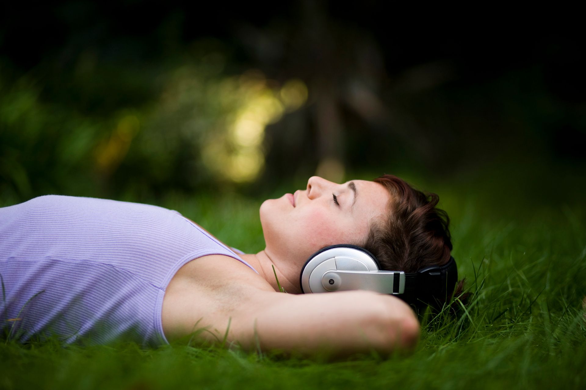 Picture of Sonya Stattmann corporate wellness outside in garden